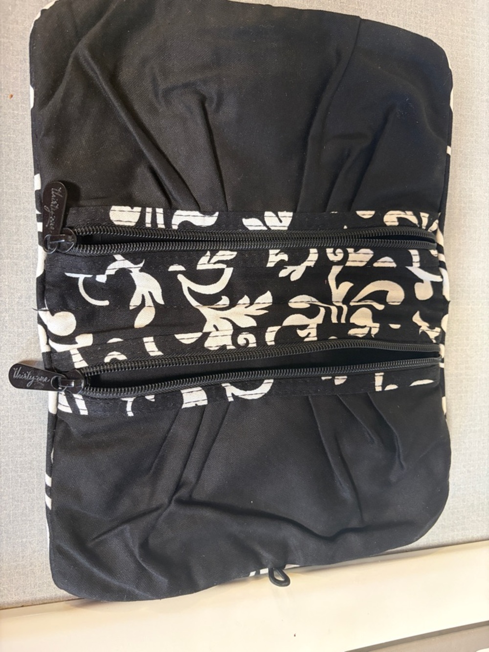 thirty-one Black & White Zip pouch with 2 zippered pockets - Picture 3 of 4